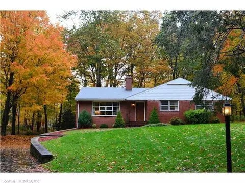 62 Anella Dr, Bethany, CT 06524 photo 1