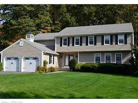 27 River Bend Rd, Trumbull, CT 06611 photo 1