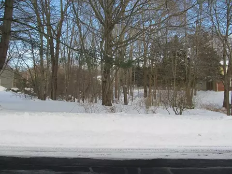 8 Brookfield Dr, East Lyme, CT 06333 photo 1