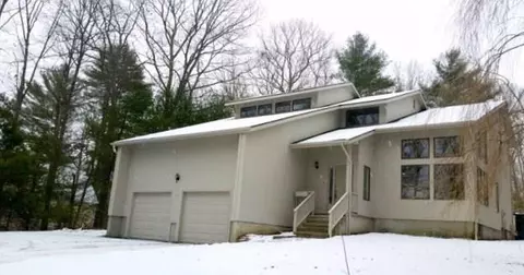 216 Iron St, Ledyard, CT 06339 photo 1