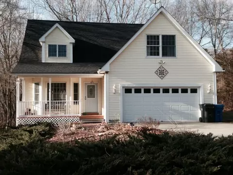27 Chiou Dr, Griswold, CT 06351 photo 1