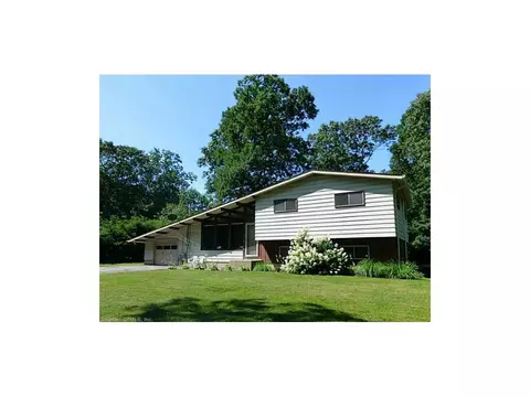 27 Patricia Ct, Gales Ferry, CT 06335 photo 1