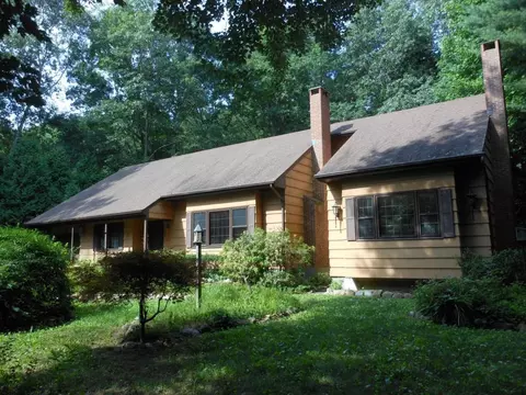 20 Bobwhite Trl, Gales Ferry, CT 06335 photo 1