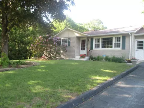38 Welsh St, Killingly, CT 06239 photo 1