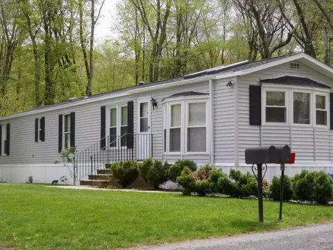 22 Pacemaker Ave, Norwich, CT 06360 photo 1