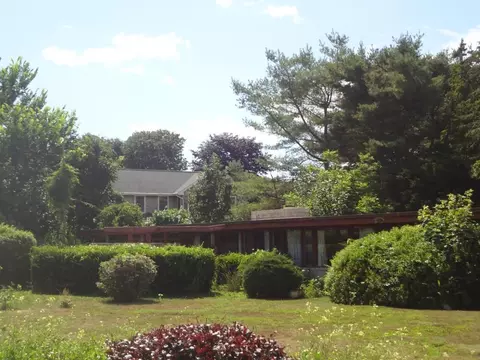 2 Beach Rd, Groton, CT 06340 photo 1