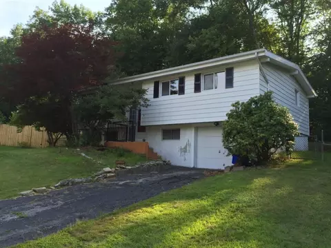 8 Thompson St, Ledyard, CT 06339 photo 1