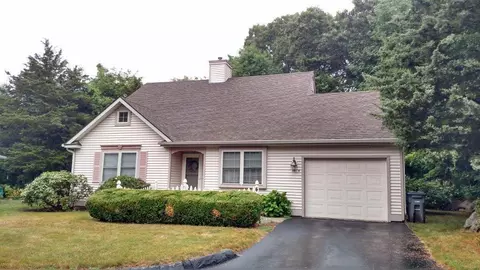 4 Cherry Blossom Ln, Niantic, CT 06357 photo 1