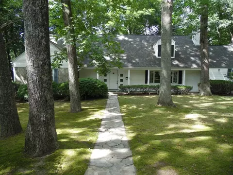 28 Peckham Ln, Killingly, CT 06239 photo 1