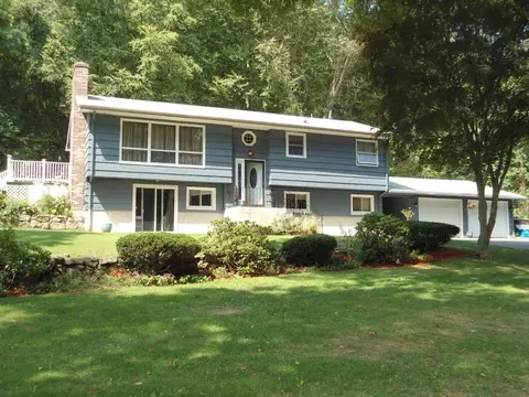 2 Quarry Dock Rd, Niantic, CT 06357 photo 1
