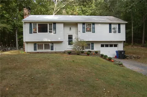 89 Arrowhead Dr, Griswold, CT 06351 photo 1