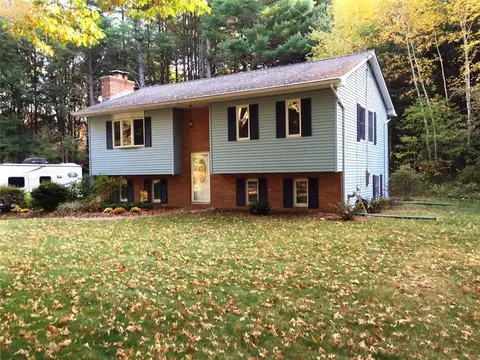 124 Lovers Ln, Plainfield, CT 06374 photo 1