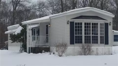 107 Apache St, Norwich, CT 06360 photo 1