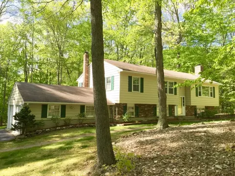 25 Cornish Woods Rd, Madison, CT 06443 photo 1