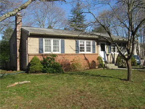 2 Charles St, Plainfield, CT 06374 photo 1