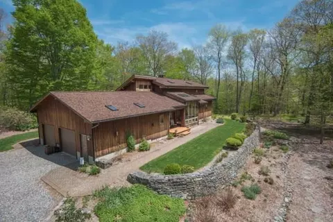 43 Pheasant Run Dr, Gales Ferry, CT 06335 photo 1
