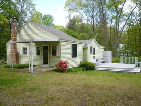 3 Spring Glen Rd, Niantic, CT 06357 photo 1