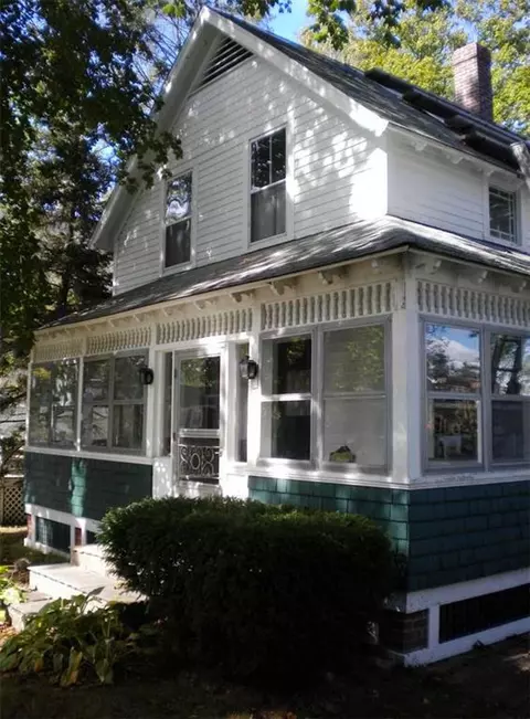 16 Maxson St, Mystic, CT 06355 photo 1