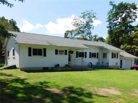 7 Maple St, Niantic, CT 06357 photo 1