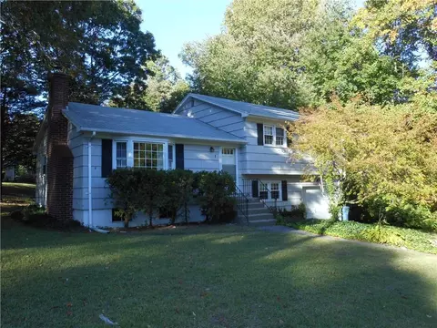 1 Nutmeg Dr, Gales Ferry, CT 06335 photo 1