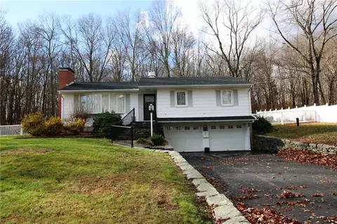 17 Larry St, Norwich, CT 06360 photo 1