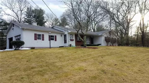 33 Quinebaug Dr, Killingly, CT 06239 photo 1