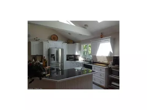 41 Starr Hill Rd, Groton, CT 06340 photo 1