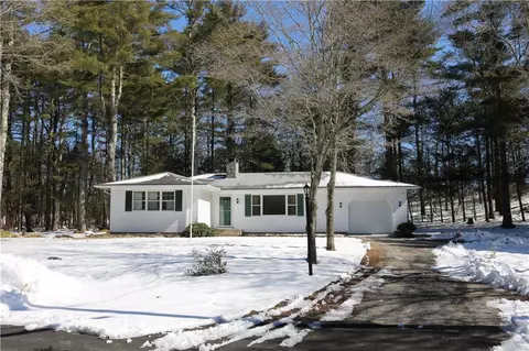 47 Hemlock Dr, Griswold, CT 06351 photo 1