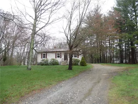 22 Red Oak Dr, Plainfield, CT 06374 photo 1