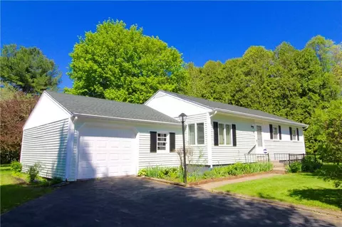 9 River Rd, Preston, CT 06365 photo 1