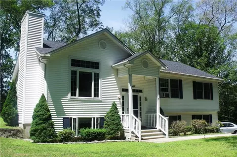 9 Old Colony Ln, Ledyard, CT 06339 photo 1