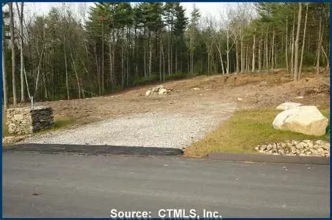 34 Red Oak Dr, Killingly, CT 06374 photo 1