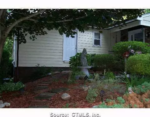 11 Forest Rd, Niantic, CT 06357 photo 1