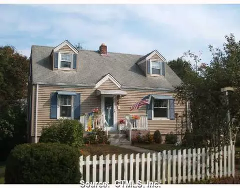 39 Flyers Dr, Norwich, CT 06360 photo 1