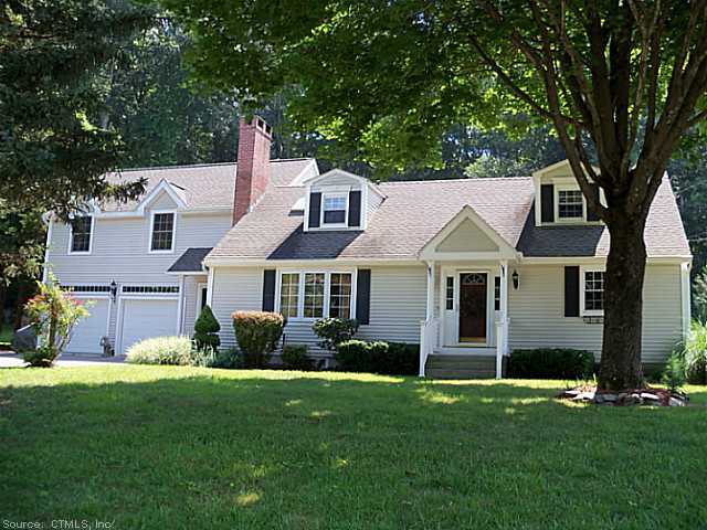 8 Buttercup Ln, Gales Ferry, CT 06335 photo 1