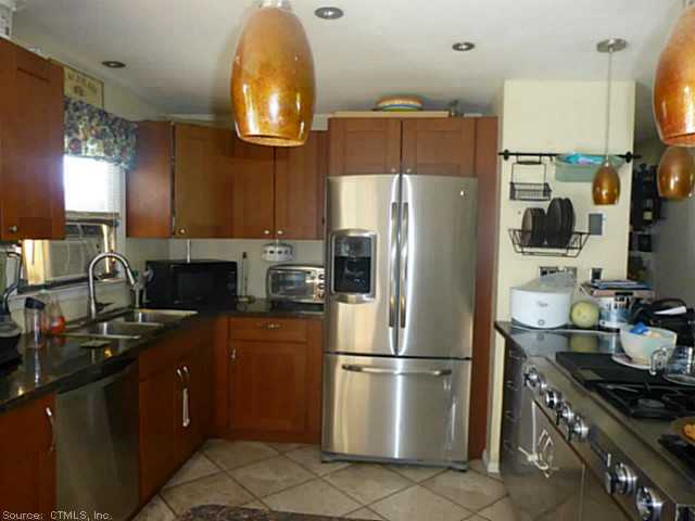 31 Brookside Ln, Groton, CT 06340 photo 1