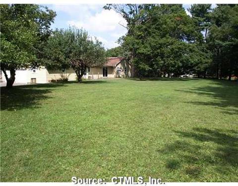 9 Maple Ln, Brookfield, CT 06804 photo 2