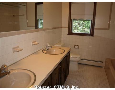 9 Maple Ln, Brookfield, CT 06804 photo 8