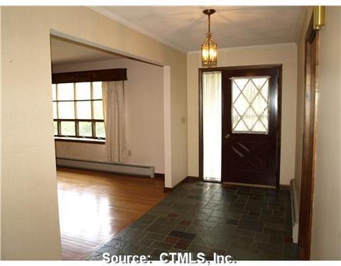 9 Maple Ln, Brookfield, CT 06804 photo 3