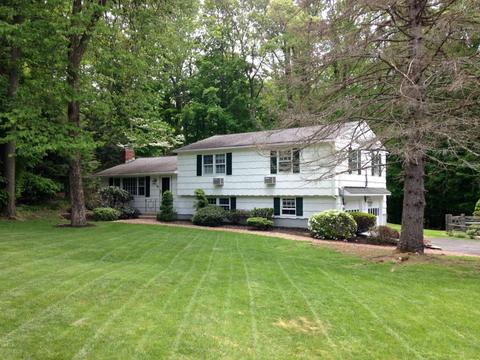 15 Edgewood Rd, Monroe, CT 06468 photo 1