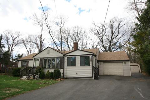 47 Darien Dr, Windsor Locks, CT 06096 photo 1