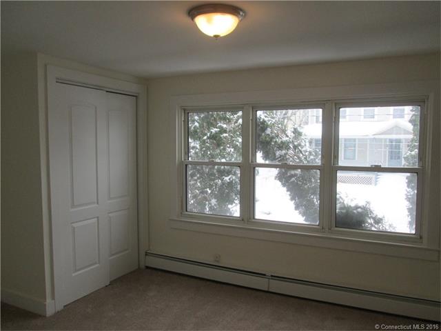 17 Hewitt St, Willimantic, CT 06226 photo 1