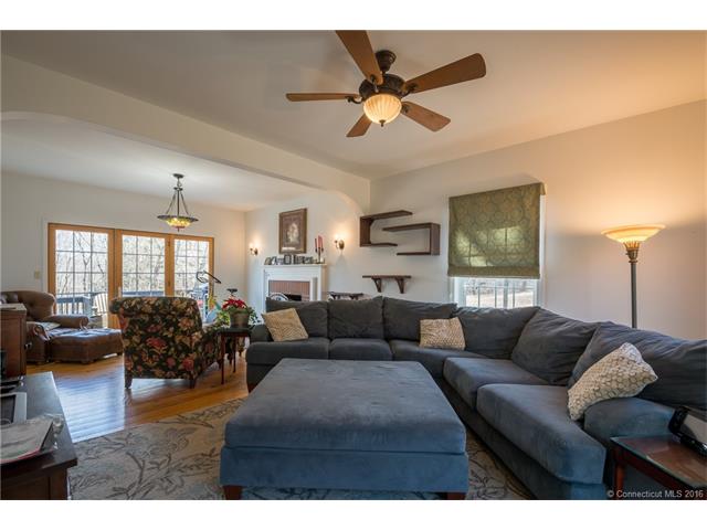 104 N Brook St, Hampton, CT 06247 photo 1