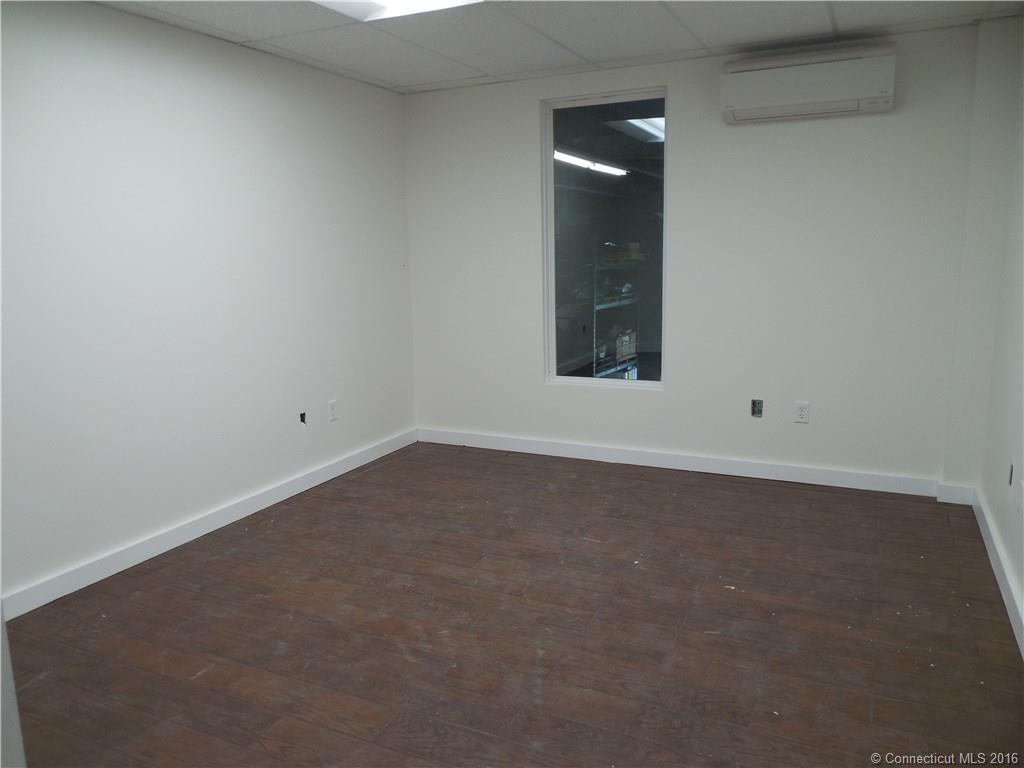 310 North St, Windsor Locks, CT 06096 photo 1