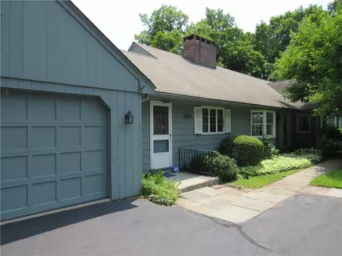 9 Pent Rd, Bloomfield, CT 06002 photo 1