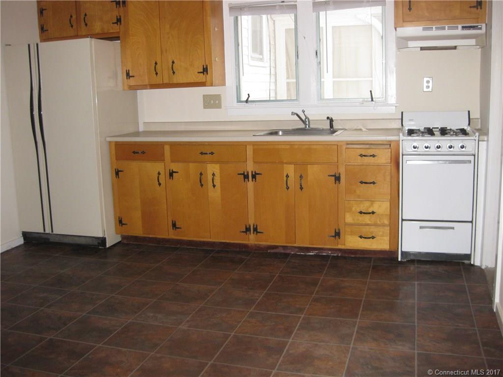 111 Pleasant St, Windsor, CT 06095 photo 1