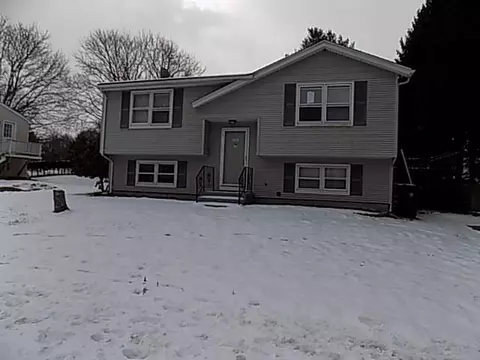25 Oxbow Dr, Willimantic, CT 06226 photo 1