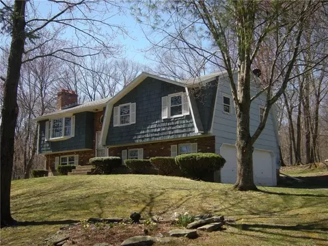 60 Brighton Rd, Hebron, CT 06248 photo 1