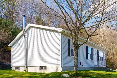 512 Valley Rd, Killingly, CT 06241 photo 1
