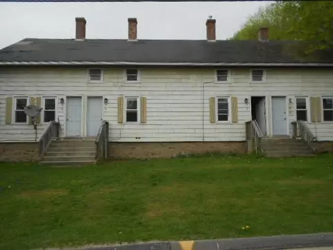 94-100 S Chestnut St, Plainfield, CT 06374 photo 1